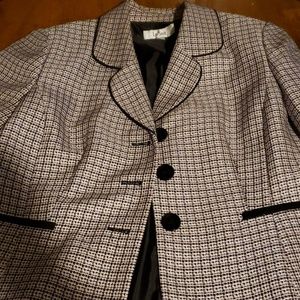 Le Suit 18sz Pink & Black Jacket